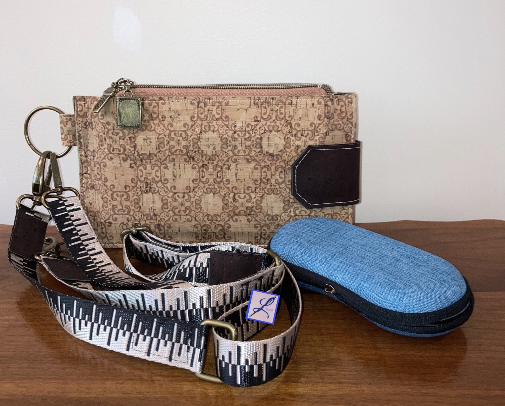 Lányos Mocha Wallet Sewing Pattern – Two Pouches and 12 Card Slots with Style!